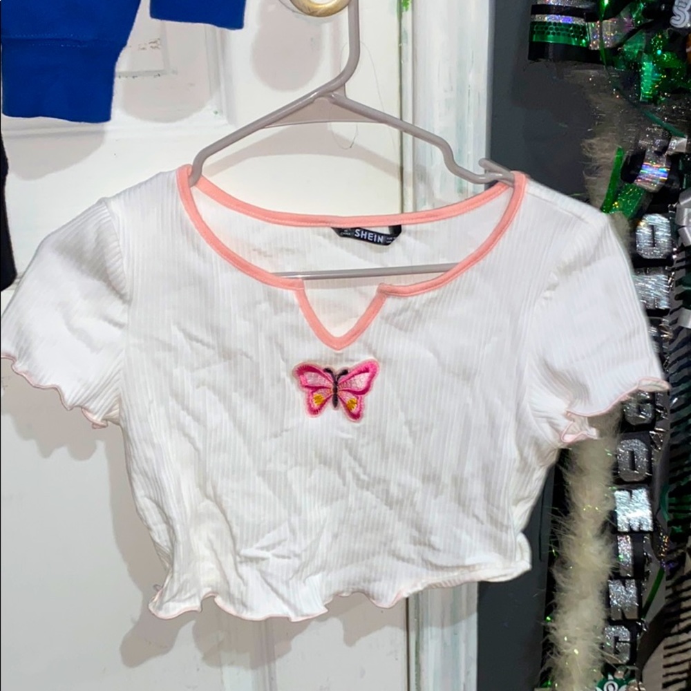 Cute cropped shirt with lettuce trimming